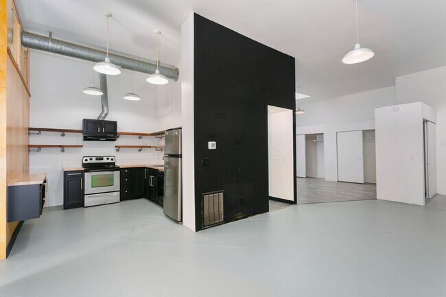 Building Photo - 5240 S Tacoma Way