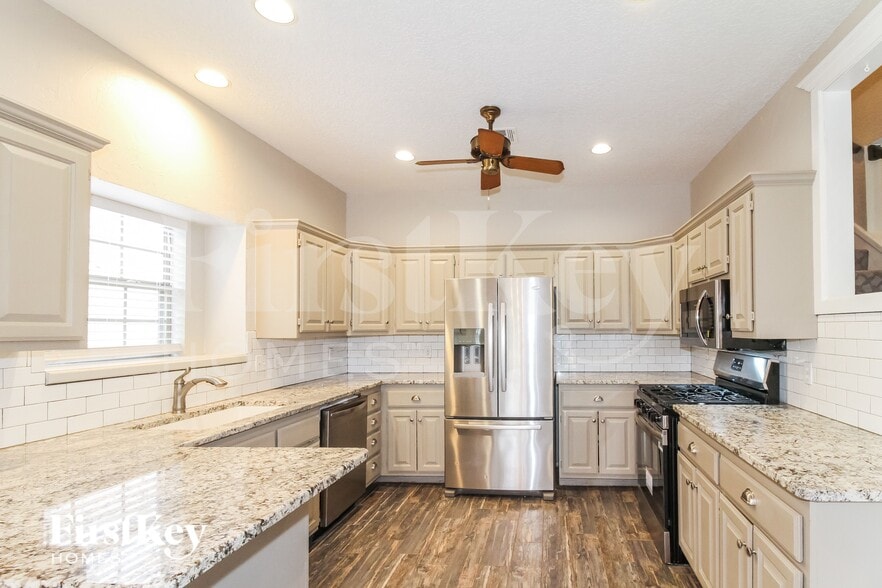 Building Photo - 1819 Chelsea Dr