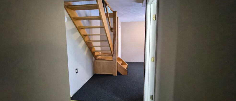 Building Photo - 5645 NY-5