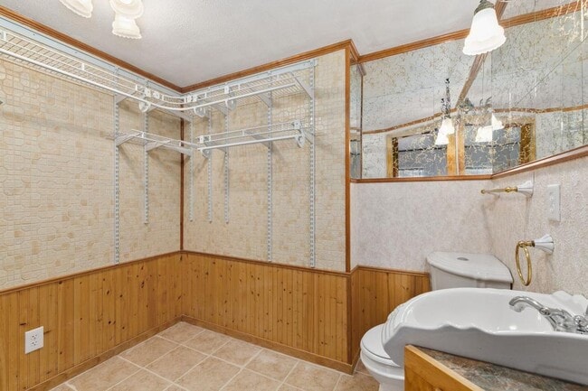 Building Photo - 2856 E 1st St