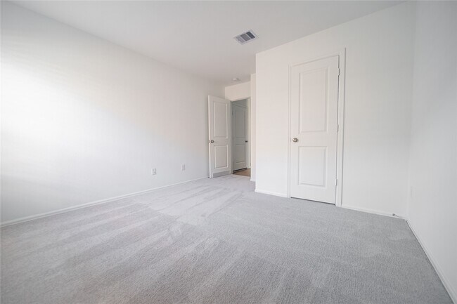 Building Photo - 9530 Brookside Point Dr