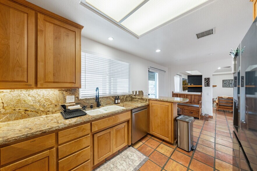 Building Photo - 58328 Bonanza Dr