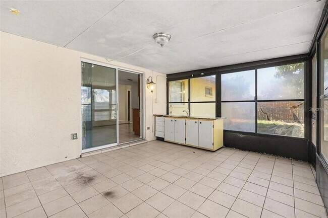 Building Photo - 2874 Indianwood Dr