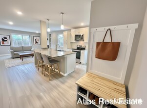 Building Photo - 6741 Dublin Loop W