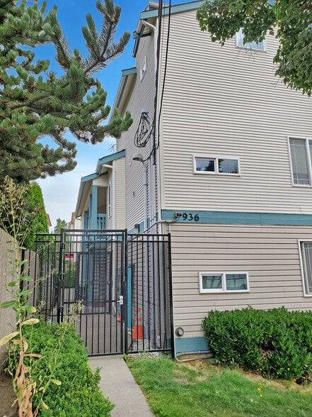 Building Entrance - 936 N 85th St