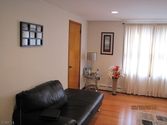 Building Photo - 298 Luddington Ave