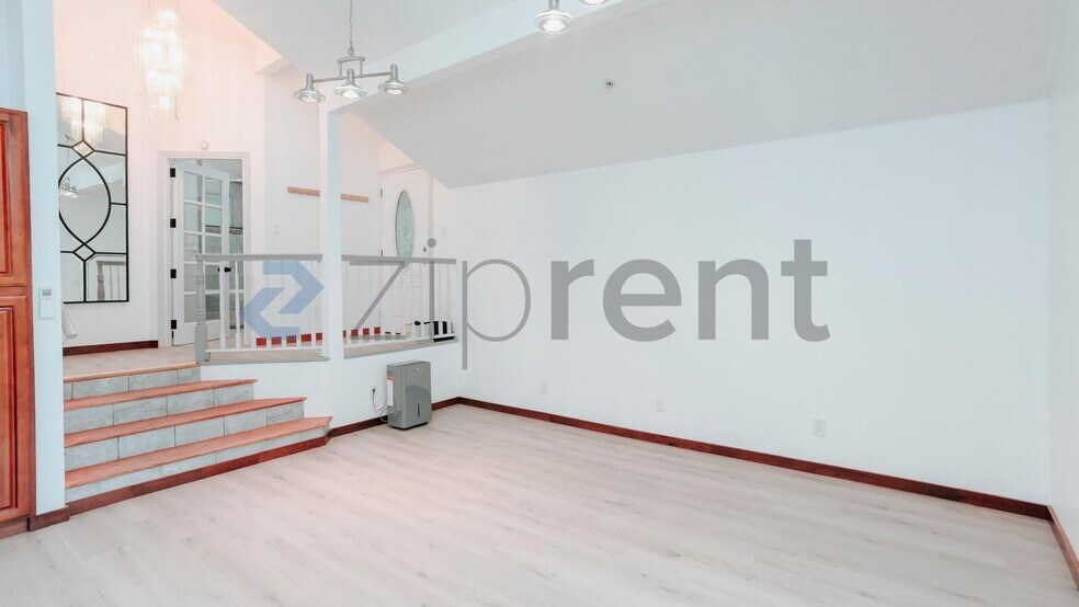 Building Photo - Unit single home