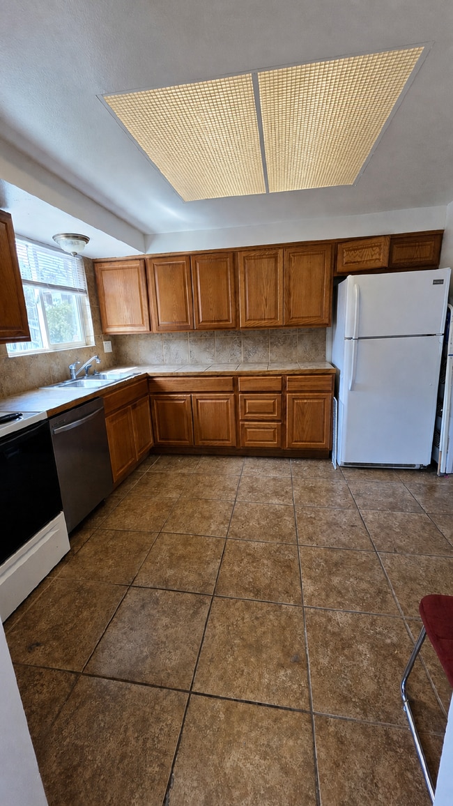 Building Photo - Spacious 3 Bed/ 3 Bath in Widefield Cul-de-Sac
