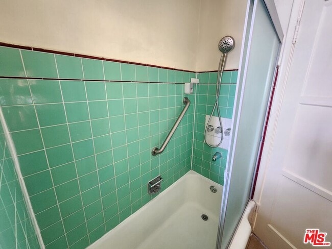 Building Photo - 5264 Cahuenga Blvd