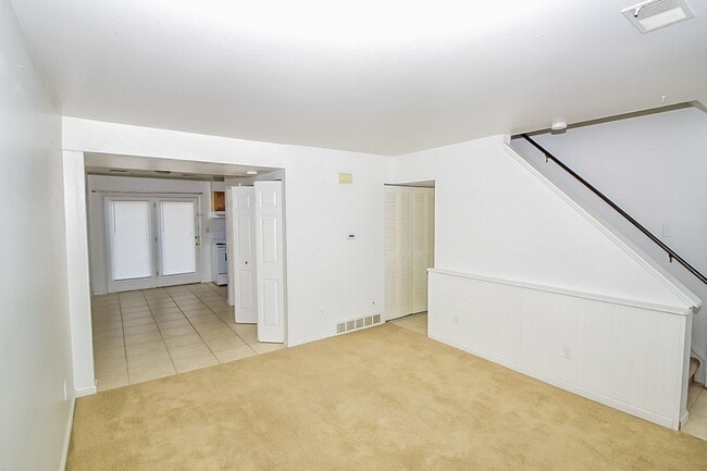 Building Photo - 2225 Yorktowne Dr