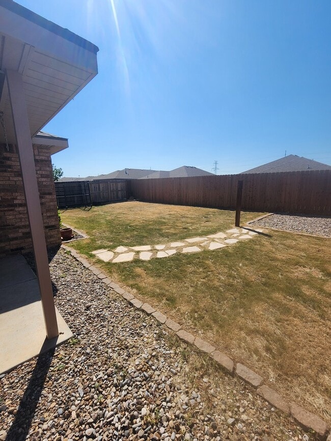 Building Photo - 3 bed 2 bath home in Lone Star Trails