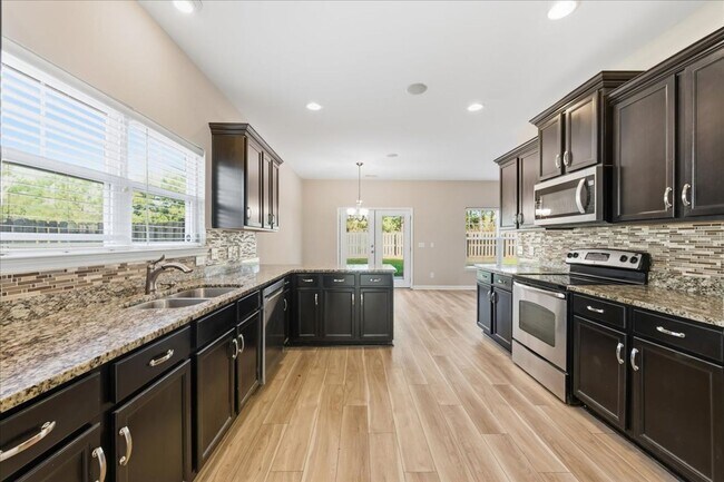 Building Photo - Spacious 5-Bedroom Home in the Live Oak Community – Richmond Hill, GA
