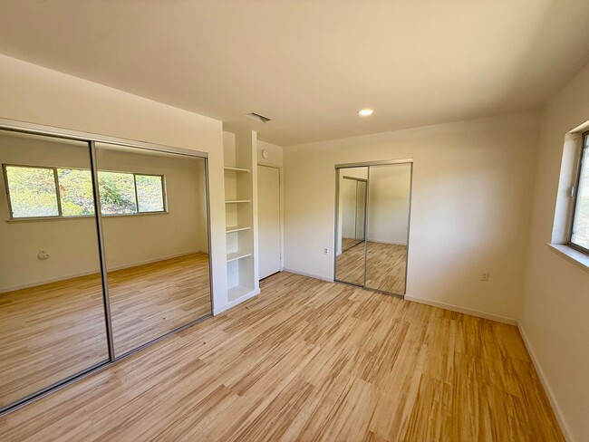 Building Photo - Bright & Spacious 2BR Home in Desirable 55+ Seven Oaks Community