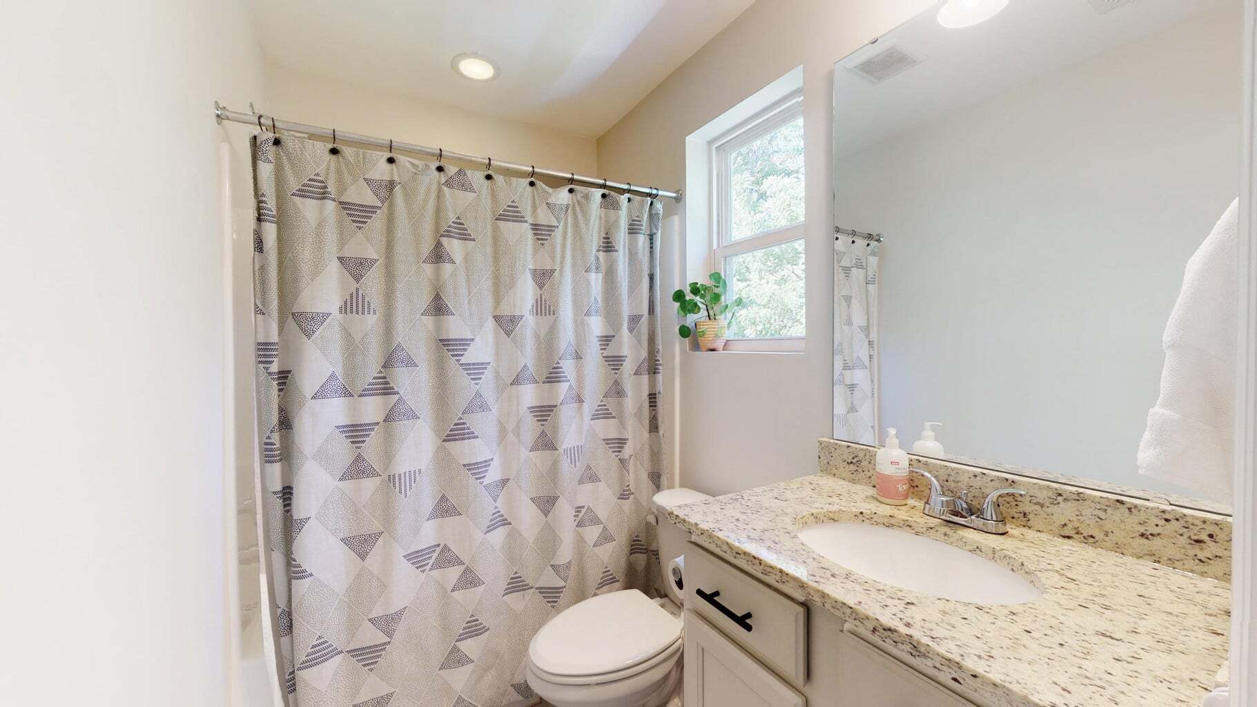 Master Bathroom - 9121 Parlor Dr