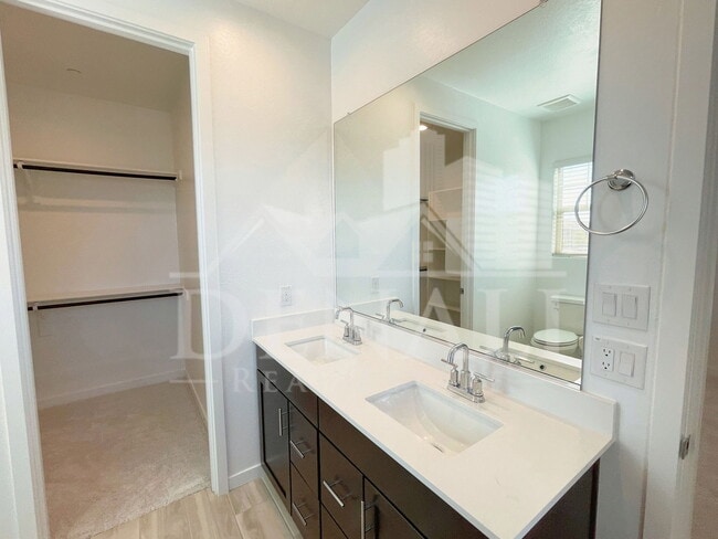 Building Photo - 784 S Hawk Ln