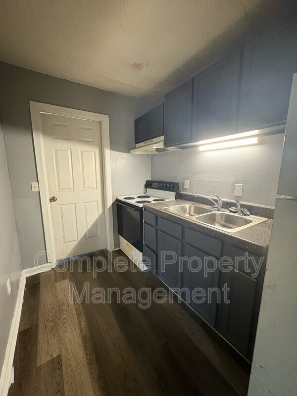 Building Photo - Westridge Apartments East