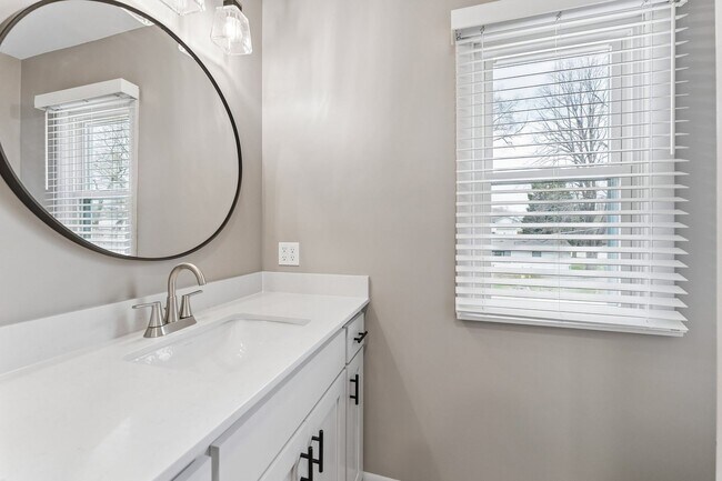 Building Photo - Newly renovated 3-bedroom, 2-bath home