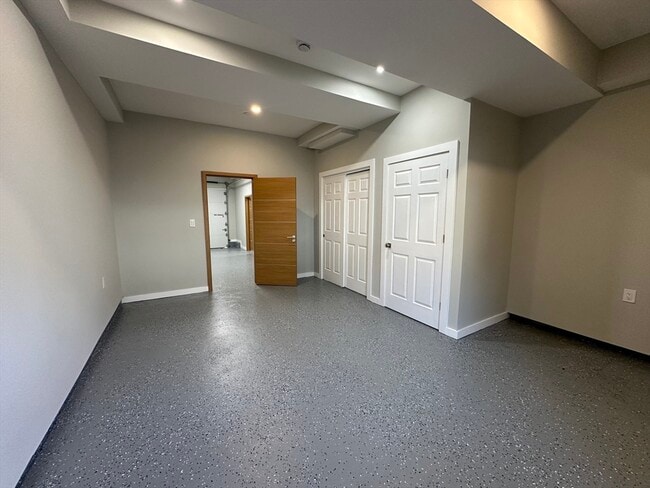 Building Photo - 33 Copeland St