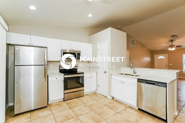 Building Photo - 3 Bedroom Pet-Friendly Home in lehigh acres, FL with Main Street Renewal