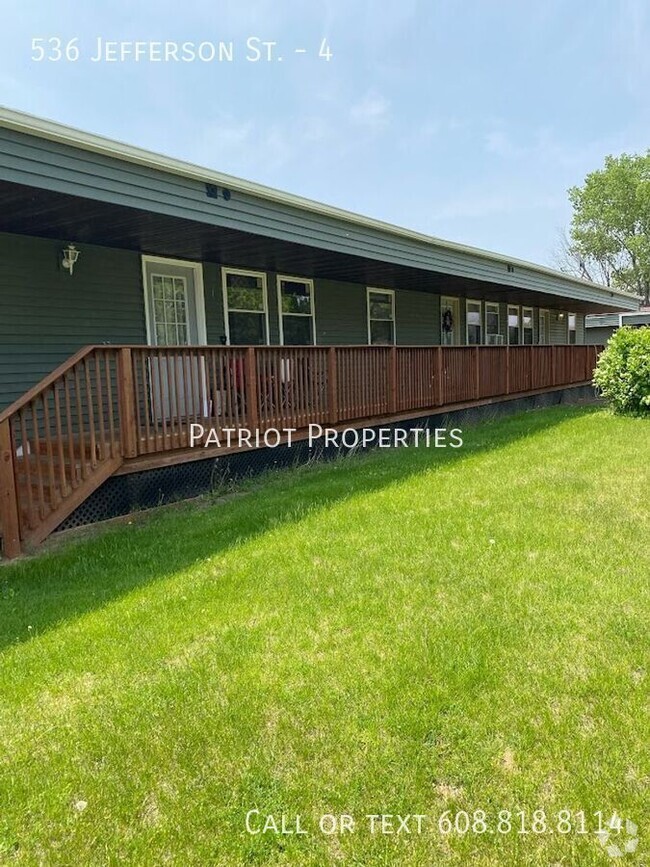 Building Photo - 2 bedroom/ 1 bath apartment in Mauston, WI