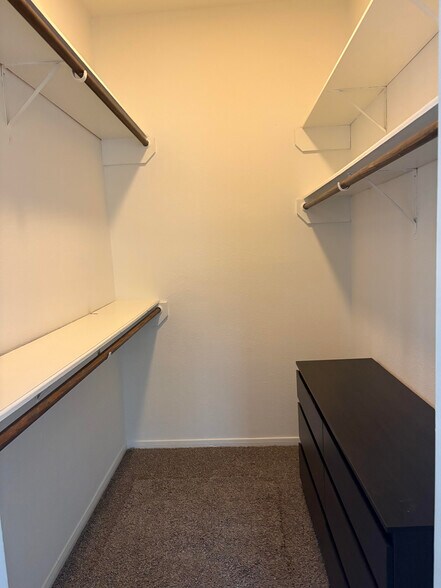 Walk in closet - 2700 Revere St