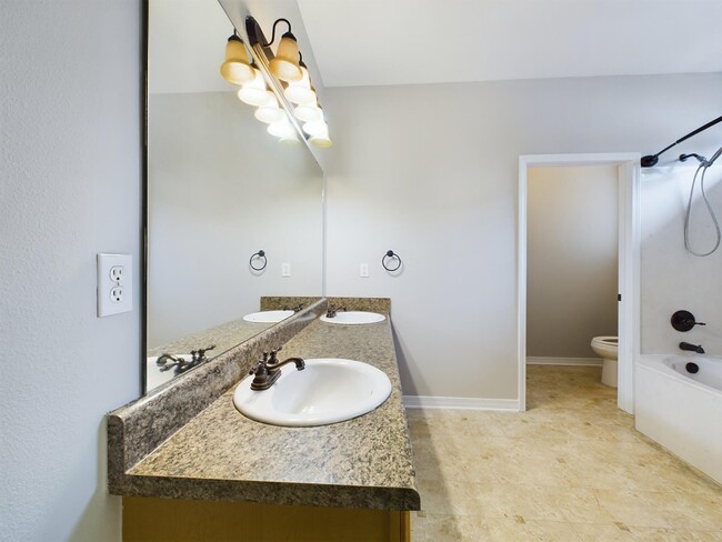 Building Photo - 143 Creve Core Dr