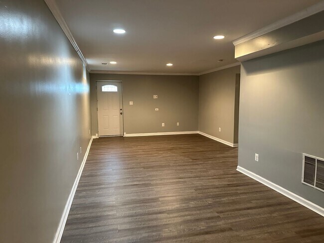 Building Photo - 223 Morlyn Dr