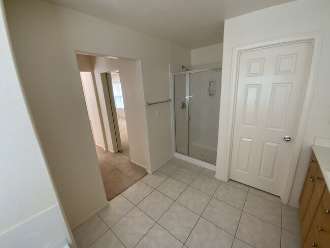 Building Photo - 4 bedrooms and 2.5 bathrooms 2-story home located in Henderson, NV!