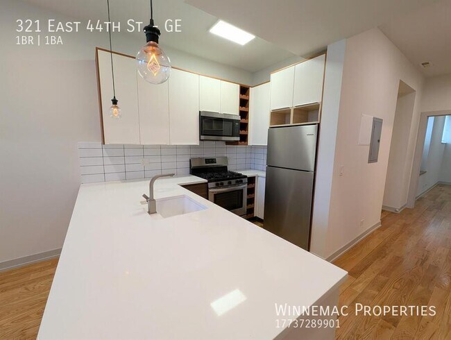 Building Photo - 321 E 44th St