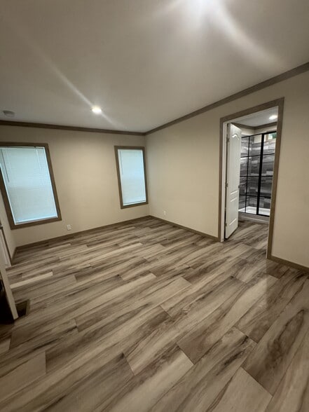 Master Bedroom - End Shower - 363 Shannon Dr