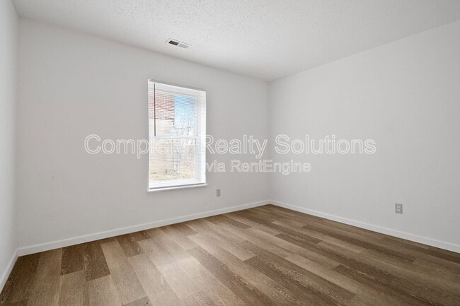 Building Photo - 318 Mt Everest Dr