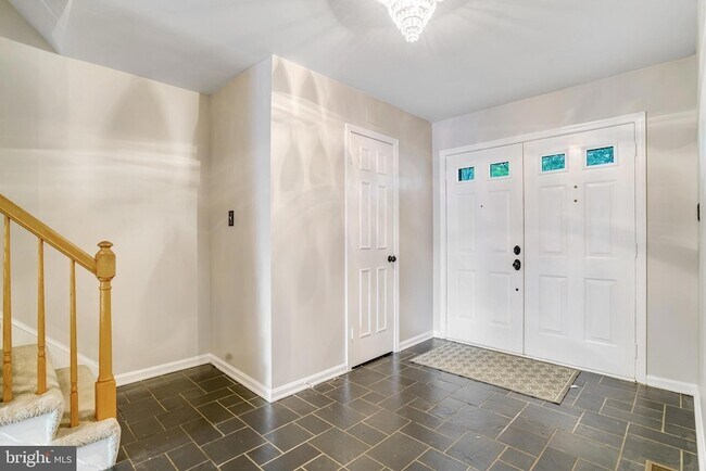 Building Photo - 2131 Kings Mill Ct