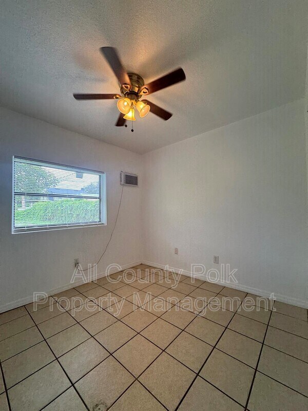 Building Photo - 1625 E Fern Rd