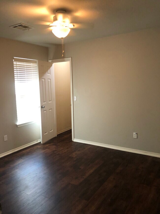 Building Photo - 509 Cherokee Gate Dr