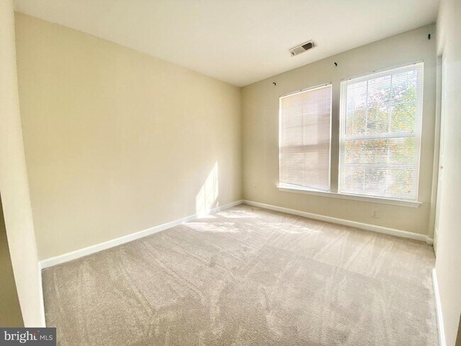 Building Photo - 13765 Palmetto Cir
