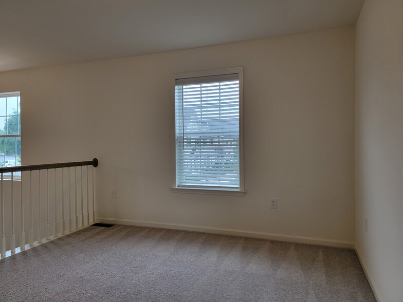 Building Photo - 642 Brentwood Dr