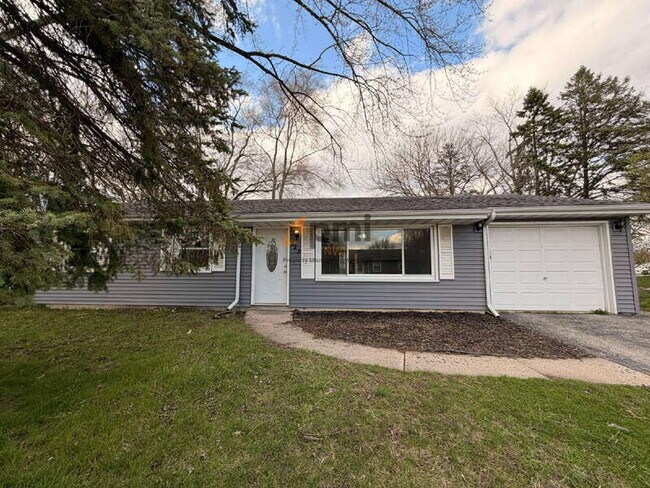 Building Photo - 325 Lahonda Dr