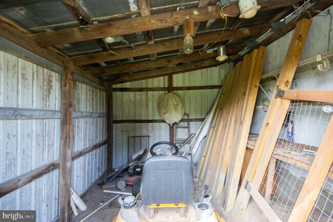 Building Photo - 113 Maple Ave