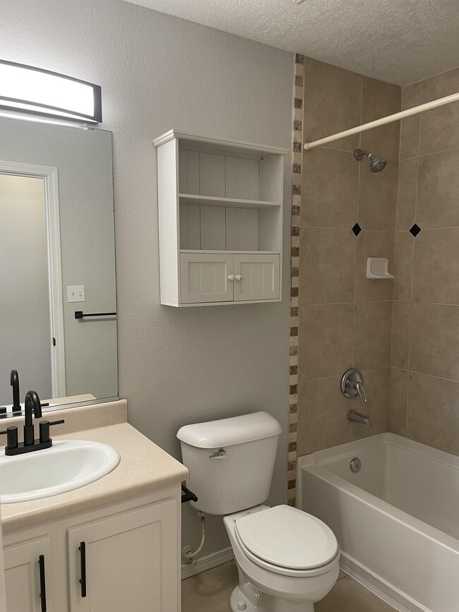 Building Photo - 7312 Villa Clavel NE