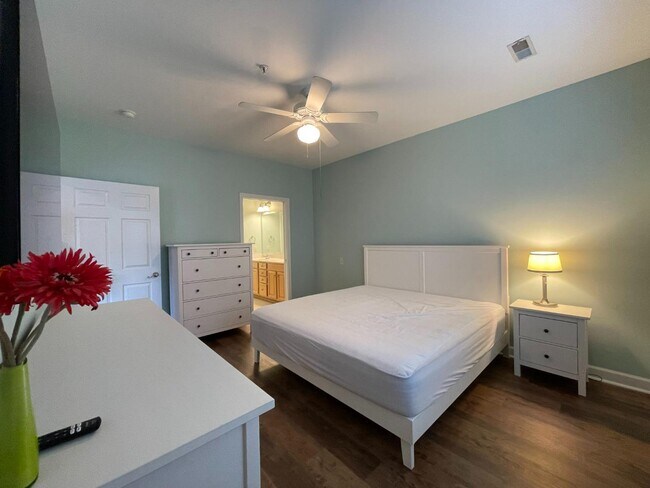 Building Photo - 908 Resort Cir