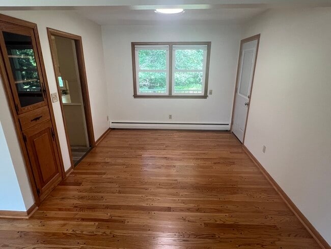 Building Photo - 1643 Stanbridge Ave