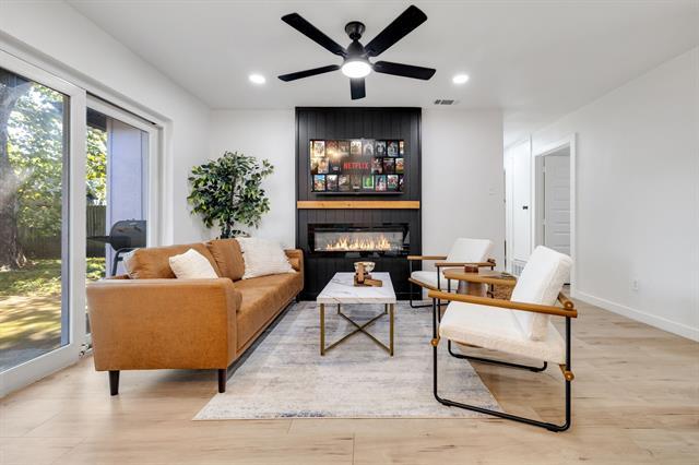 Building Photo - 718 Tearose Dr