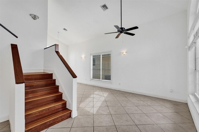 Building Photo - 10902 Tamoron Ln