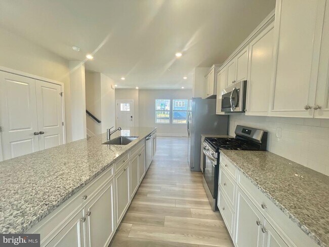 Building Photo - 2264 Marcy Dr
