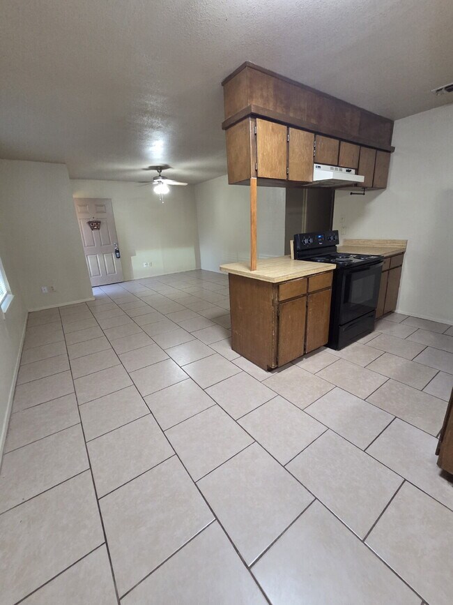 Building Photo - "Charming 2-Bed Sanctuary with Guest Suite in Weatherford – Your Cozy Retreat Awaits!"