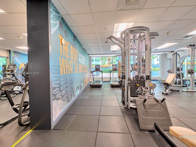 Building Photo - 1750 N Bayshore Dr