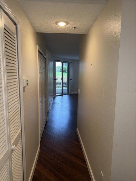 Building Photo - 550 Cranes Way