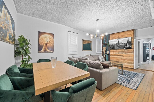 Building Photo - 84 W 42nd St