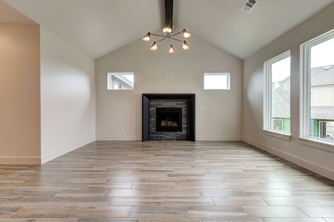 Building Photo - 6016 Kinnick Dr