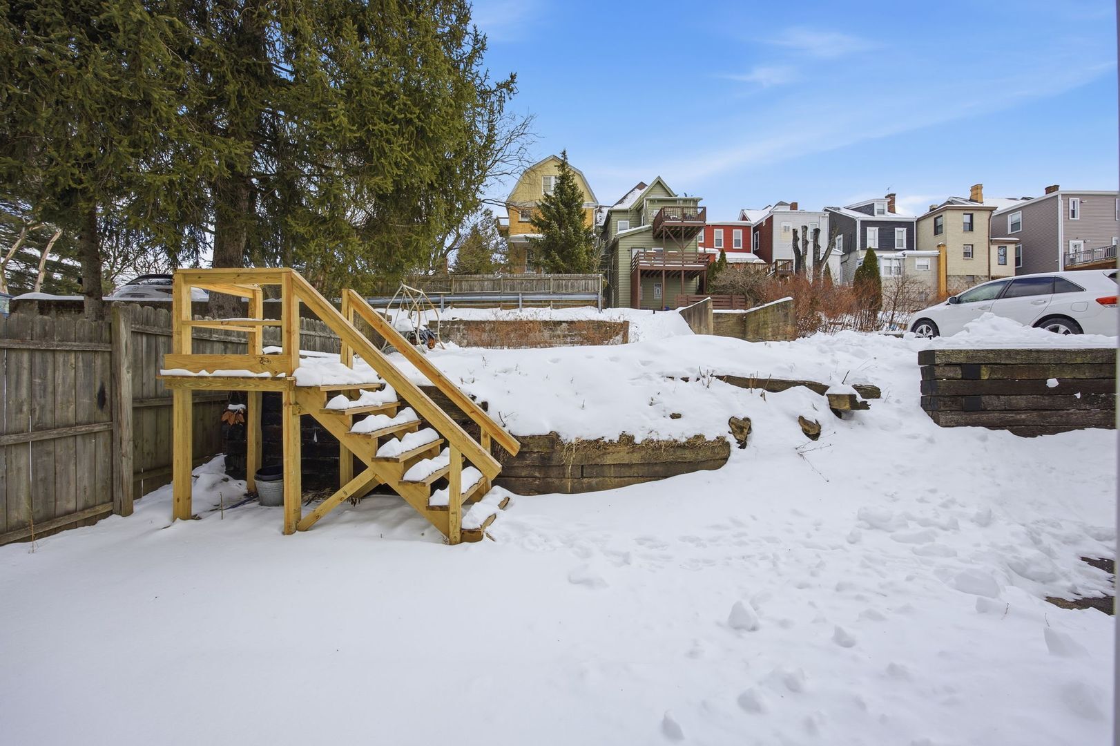 Building Photo - 141 Oneida St